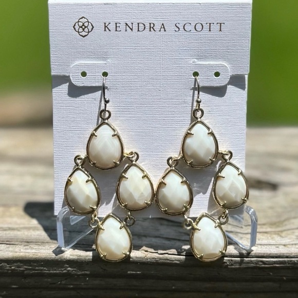 Kendra Scott Caroline Earrings Mother of Pearl Gold | Vintage KS Bridal Neutral - Picture 2 of 7